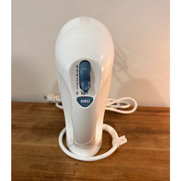 Hamilton Beach Bowl Rest Hand Mixer White 6-Speed Electric Beaters Tested - Picture 8 of 10